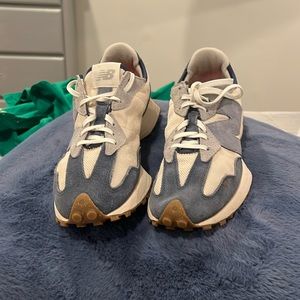 Womens 327 new balance sneaker size 9